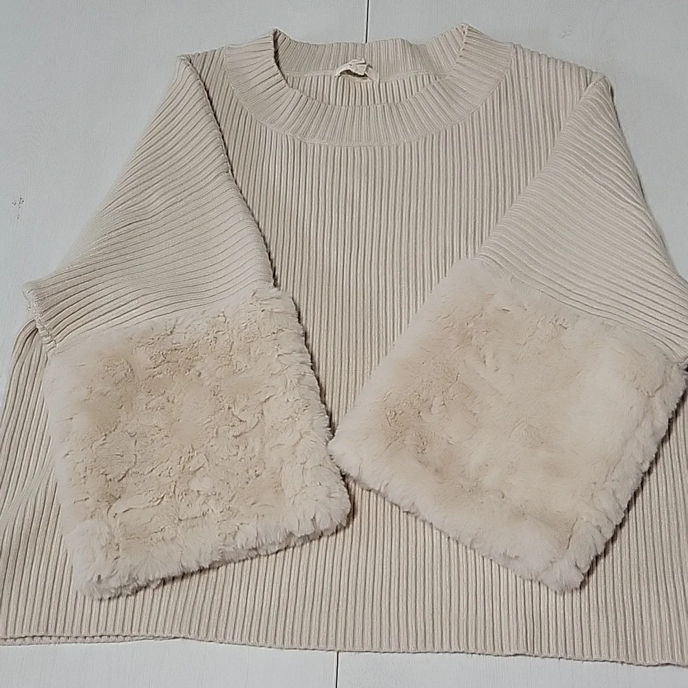 NWOT Easel Medium Cream Ribbed Crewneck Sweater with Plush Cuff Detail - Picture 7 of 7